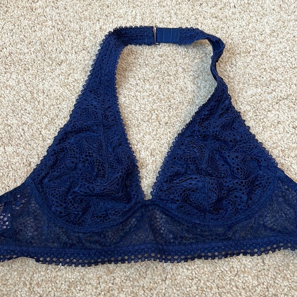 Victoria’s Secret Blue Lace Halter Bralette - Picture 1 of 5